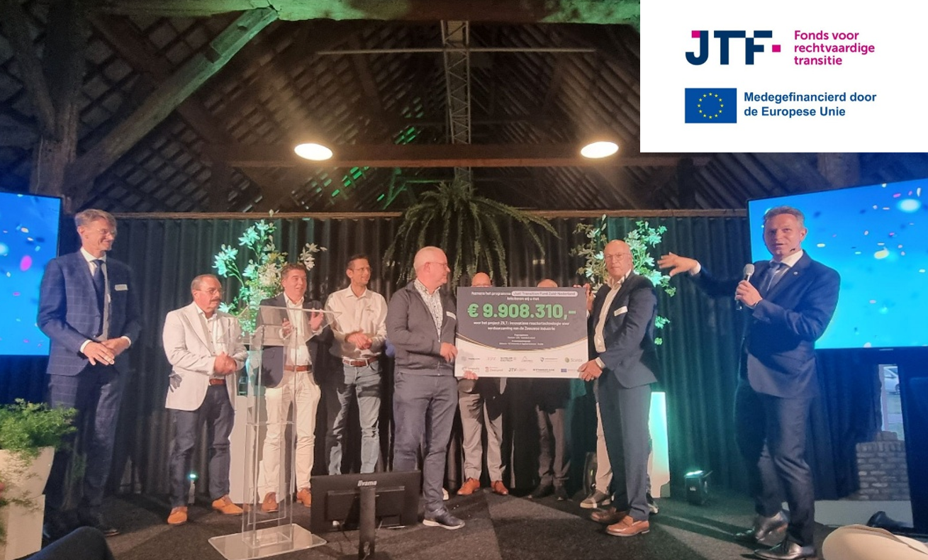 Uitreiking JTF chq met logo