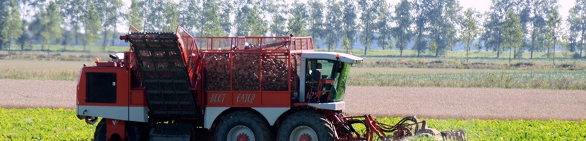 Foto landbouwmachine op het veld
