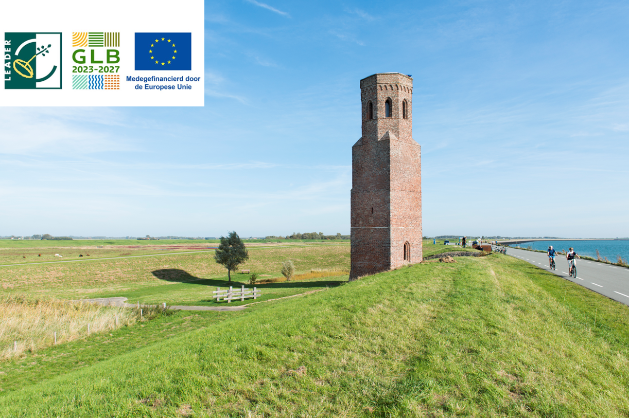 Plompetoren met logos