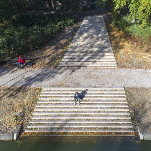 Vanishing staircase