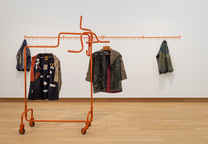 Installatiefoto van werk van Ana Lupas