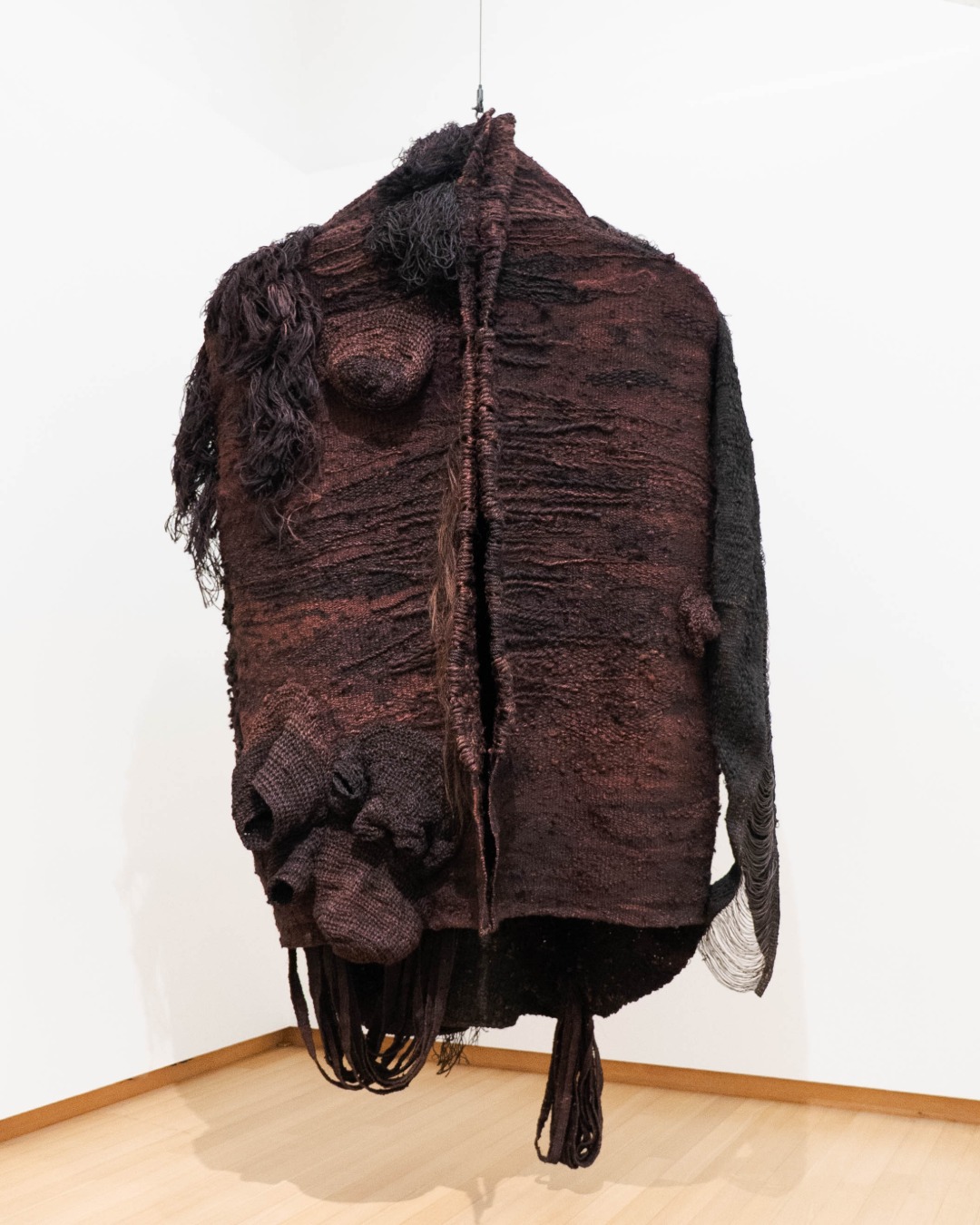 Are Magdalena Abakanowics textile works partly human partly animal something inanimate or ma