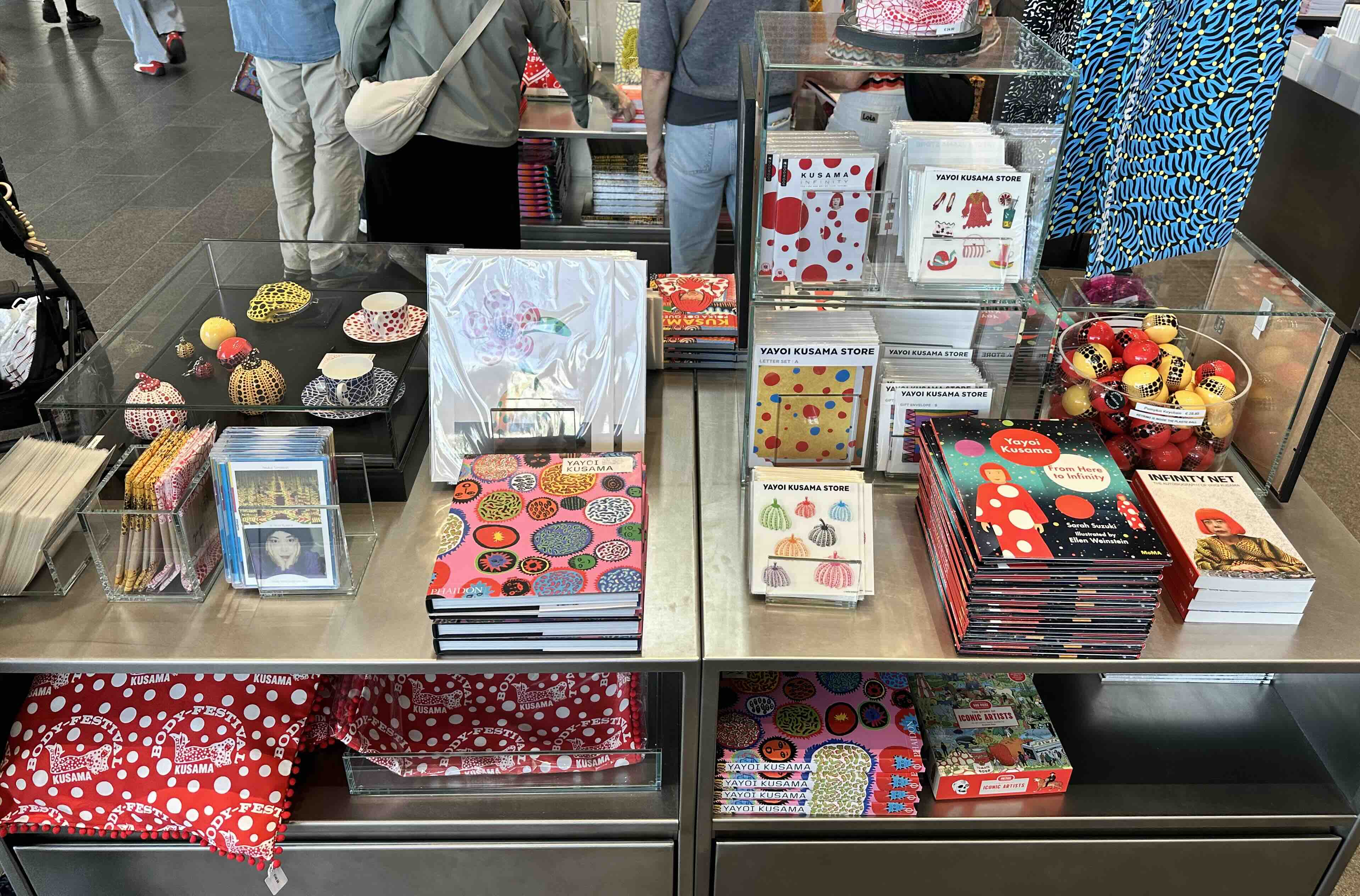 Kusama museumshop cropped