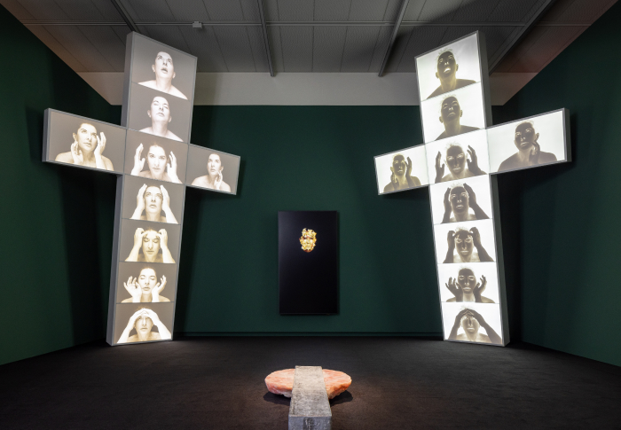 Zaalbeeld tentoonstelling Marina Abramović