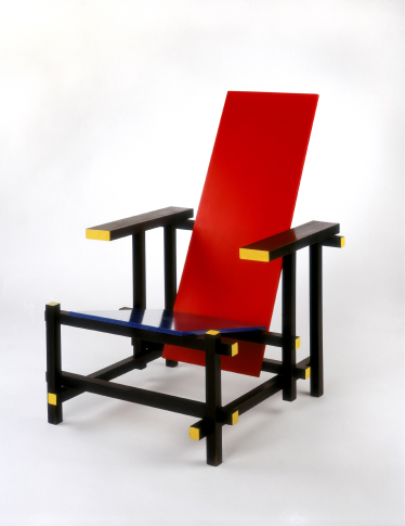 Rood met blauwe stoel door Gerrit Rietveld