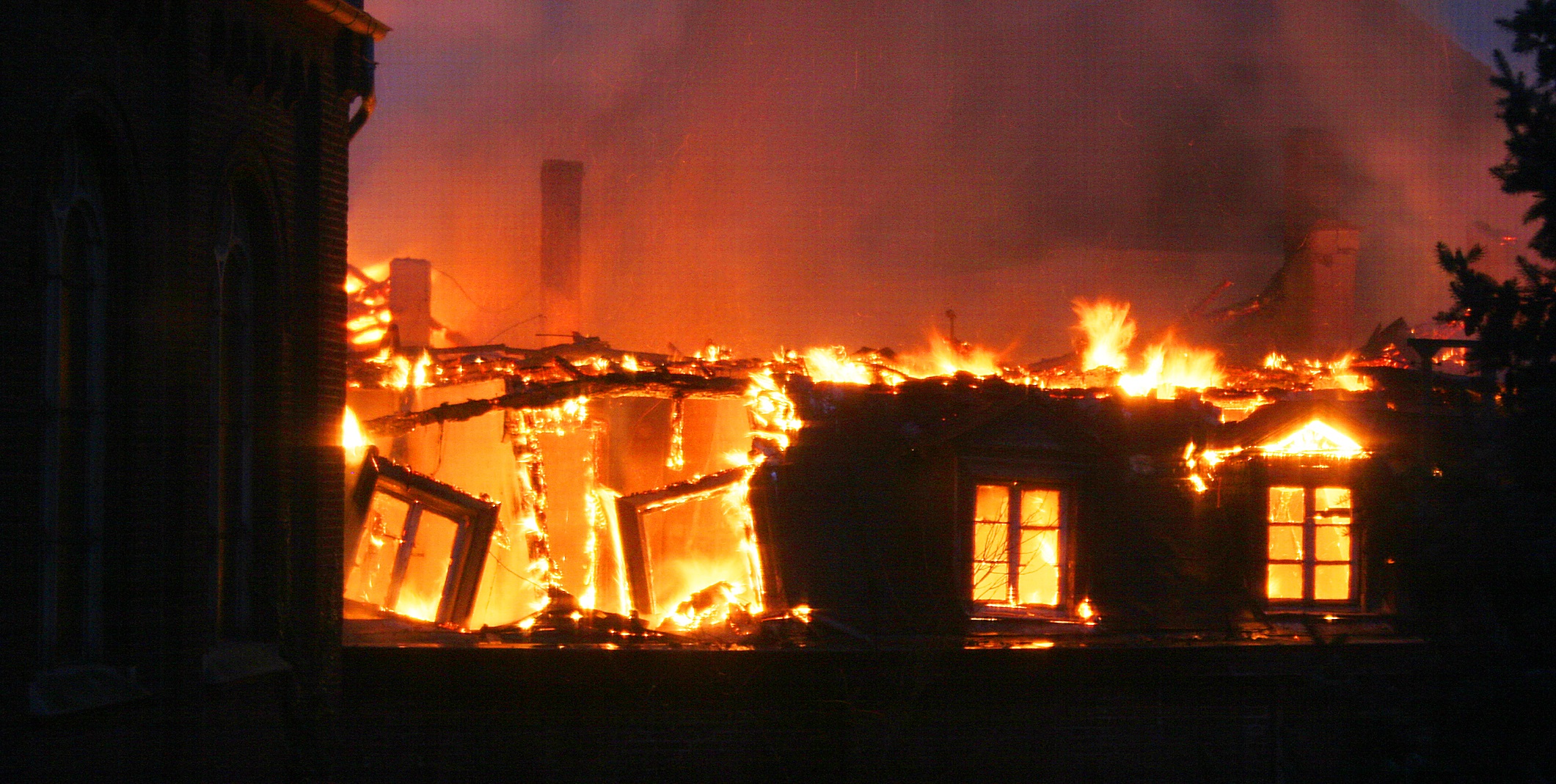 Fire in Schutterijmuseum at Steyl, Limburg, the Netherlands (photo: Heinz Helf)