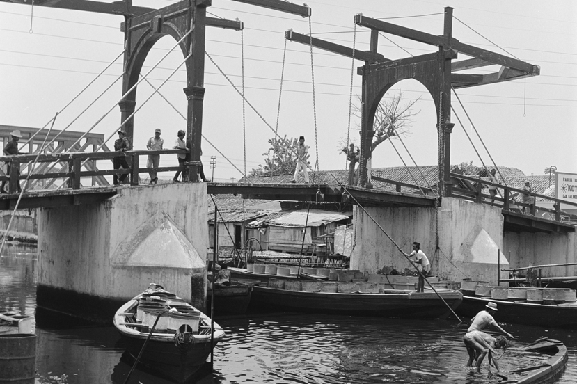 Hoender Pasar Drawbridge Jakarta