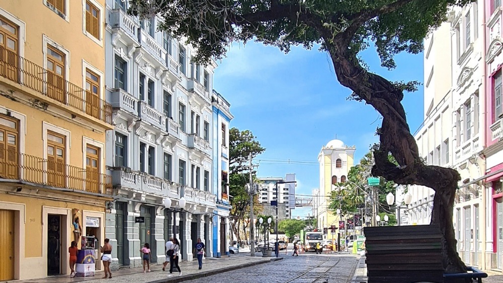 Dutch urban morphology with Portuguese architecture in the Brazilian climate