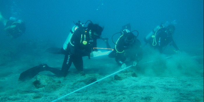 Underwater survey as a practical training during the St Eustatius foundation course in 2014. Underwater survey as a practical training during the St Eustatius foundation course in 2014.