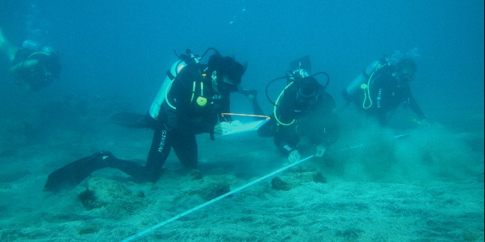 Underwater survey as a practical training during the St Eustatius foundation course in 2014.