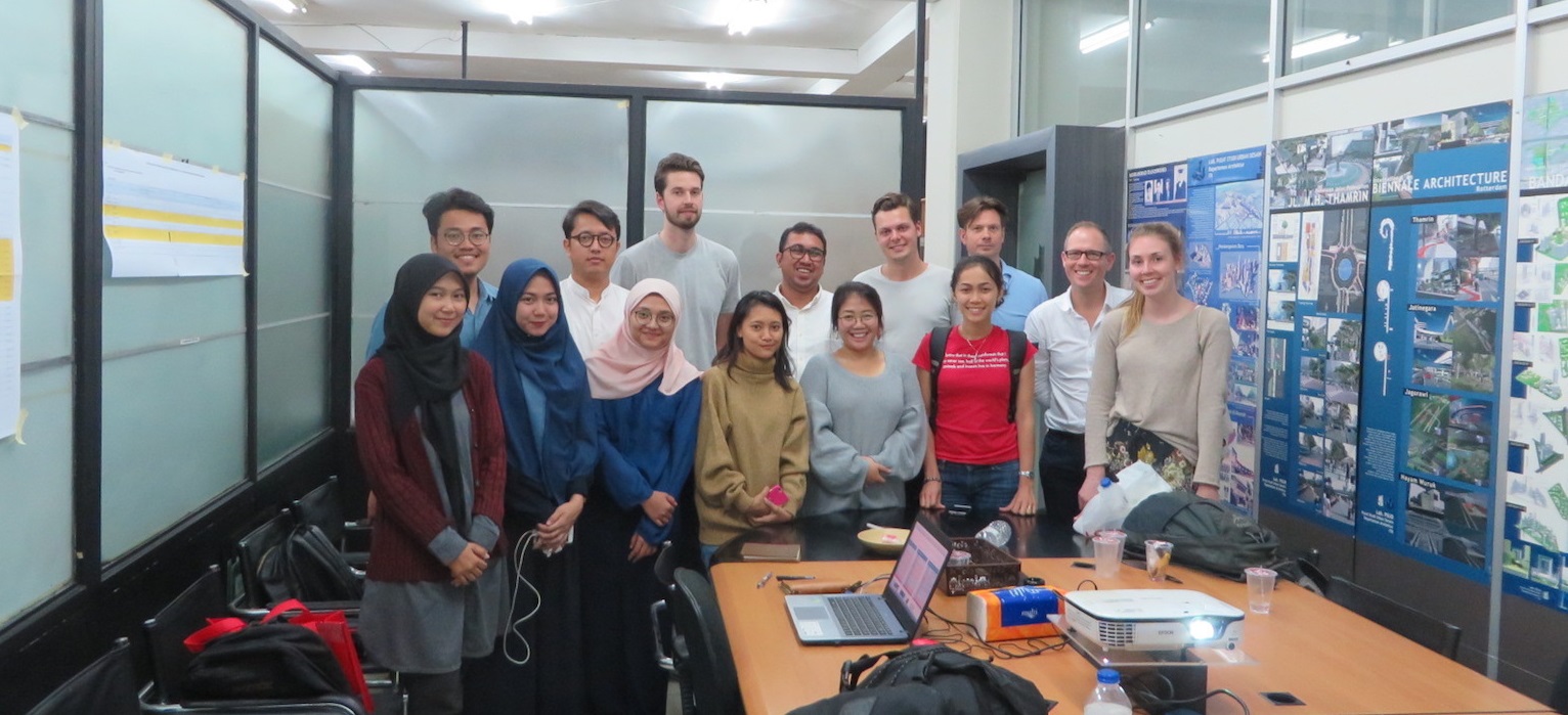 Participants of the Shared Heritage Studio in Bandung, 2018 (photo: Jean-Paul Corten)