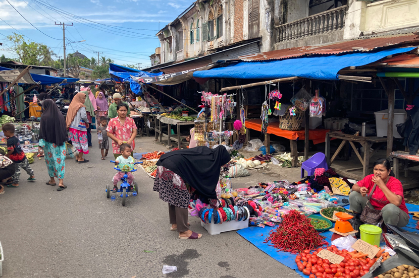 A market in Labuhan Deli where several things are being sold like food and clothes.