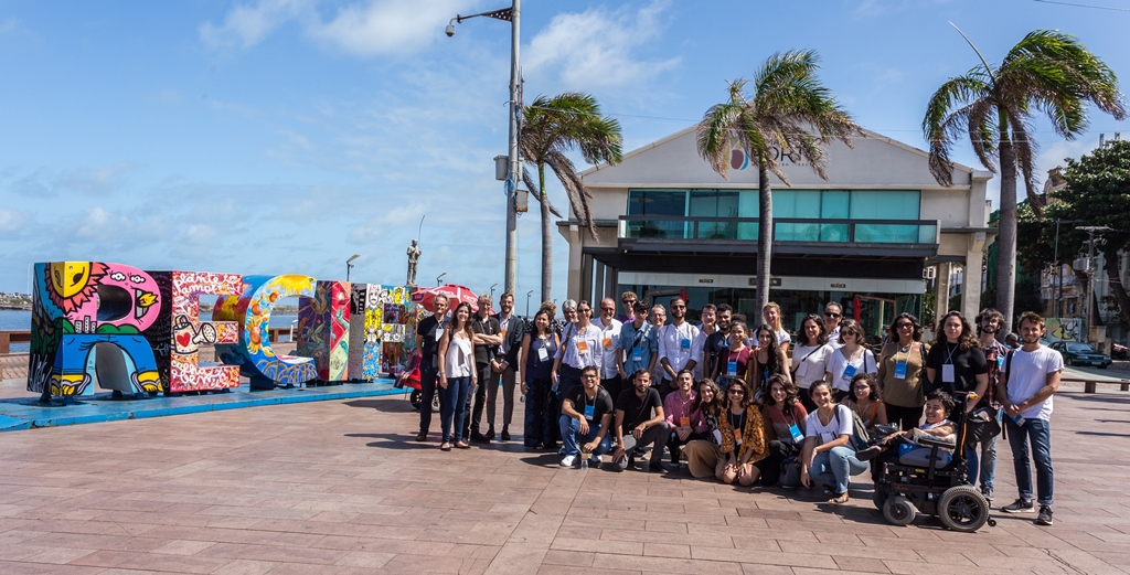 Participants of the workshop ‘RxH 2019’ (more information in ‘What’s Happening Now’) on 2 September at the Marco Zero Square, Recife (Brazil) (photo: Ariano Rodrigo).