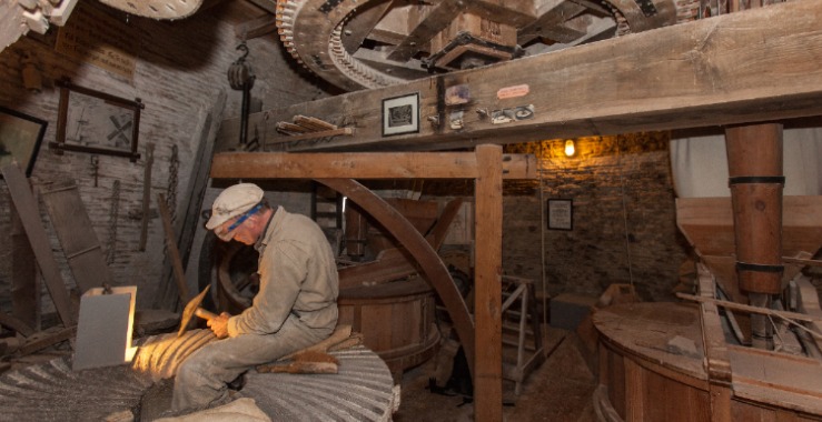 Dressing (sharpening) a millstone