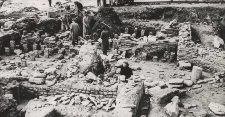 De opgraving van het publieke badhuis van Coriovallum (Heerlen) in 1940 (Foto: Thermenmuseum Heerlen). De opgraving van het publieke badhuis van Coriovallum (Heerlen) in 1940 (Foto: Thermenmuseum Heerlen).